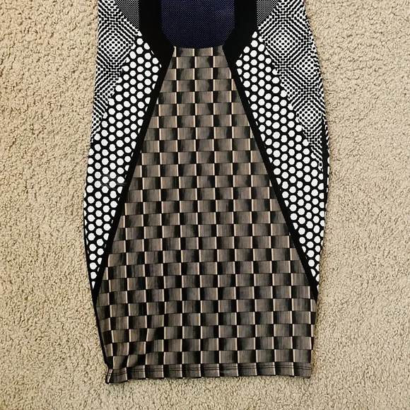 TOPSHOP Bodycon Patterned Dress - Picture 4 of 6
